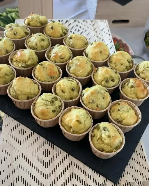 Assortiment de petits muffins salés